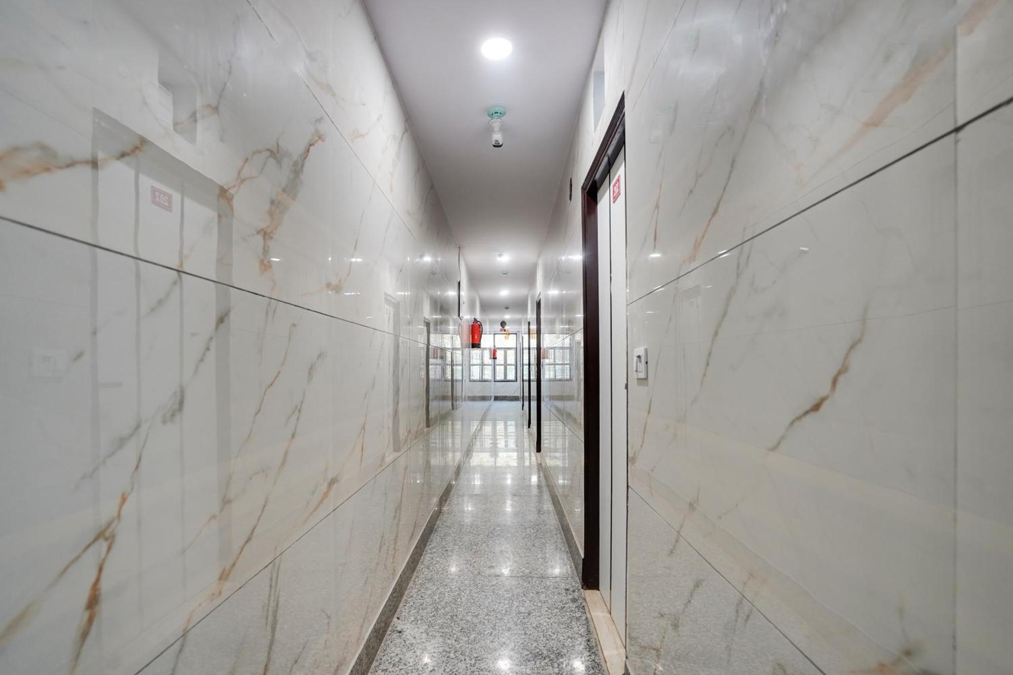 Super Hotel O Hotel Gold Star Nowe Delhi Zewnętrze zdjęcie